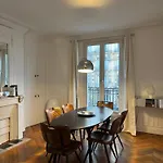 Cosy Haussmanian Apartment