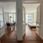 Cosy Haussmanian Apartment